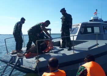 Lanal Ketapang Laksanakan SAR Evakuasi Jenajah Di Alur Sungai Kendawangan