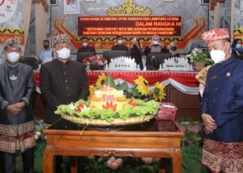 Bupati Hadiri Paripurna DPRD, Peringati HUT Lampung utara Ke-75