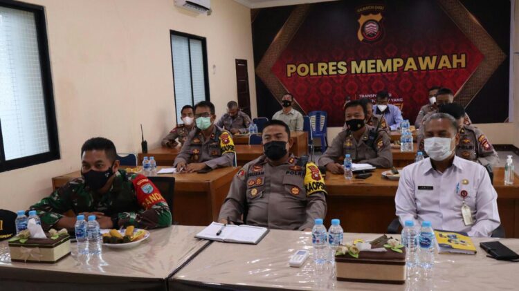 Bersama Kapolres Dandim 1201 Mempawah Ikuti Rakor Percepatan Vaksinasi Covid 19 Secara Virtual