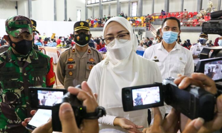 Forkopimda Purwakarta Pantau Pelaksanaan Vaksinasi Massal