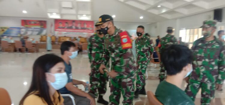 Dandim 1201/Mph, Monitoring Dan Beri Motivasi Bagi Penerima Vaksin