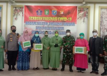 Danrem 121/Abw Berikan Bantuan Serbuan Vaksinasi di Motel Jumbo Sungai Pinyuh