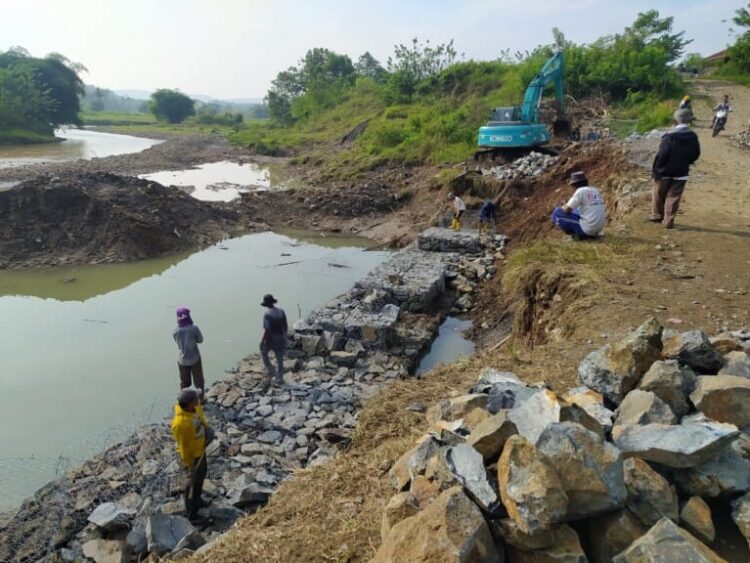 Proyek BBWS Dikampung Cikolotok Margasari Purwakarta Diduga Dijadikan Ajang Korupsi Para Pengusahaan