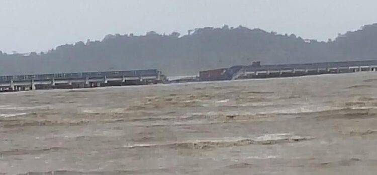 Proyek Triliunan Pelabuhan Kijing AMBRUK, Diterjang Ombak