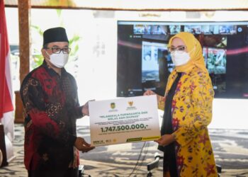 Baznas dan BJB Serahkan Bantuan Welas Asih Melalui Pemkab Purwakarta