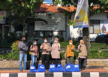 Mapay Lembur, BP2D Jabar Sebar Bansos Dampak PPKM di Purwakarta