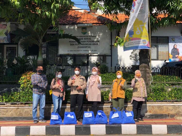 Mapay Lembur, BP2D Jabar Sebar Bansos Dampak PPKM di Purwakarta