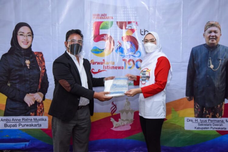 Pemkab Purwakarta Terima Bantuan Penanganan Covid-19 dari Bank bjb dan PT Indopoly Swakarsa