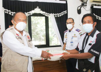 Pemkab Purwakarta Sebar Bantuan Beras untuk Pengemudi Angkutan Umum