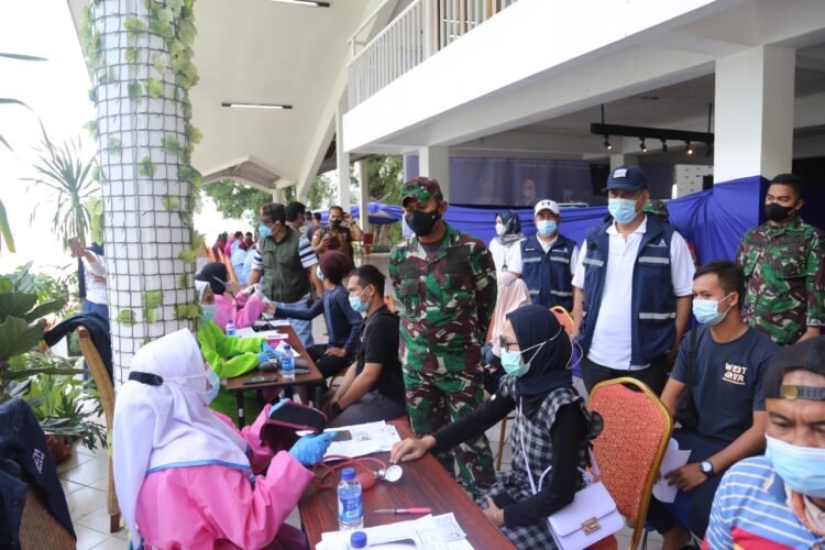 Kolaborasi Jasa Tirta II, Kodim dan Pemda Purwakarta Gelar Vaksinasi Massal Warga