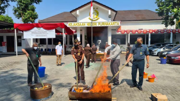 Musnahkan Barang Bukti Oleh Kejari Kabupaten Purwakarta