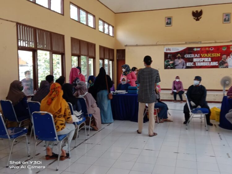 Kapolsek Tambelang Pimpin Kegiatan Vaksinasi Gerai 63 Masyarakat Umum Wilayah Tambelang