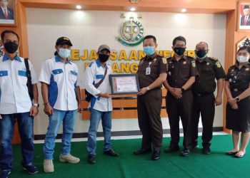 Sinergi dengan Media, Kepala Kejaksaan Negeri Pulang Pisau Terima Piagam dari PPWI Pusat