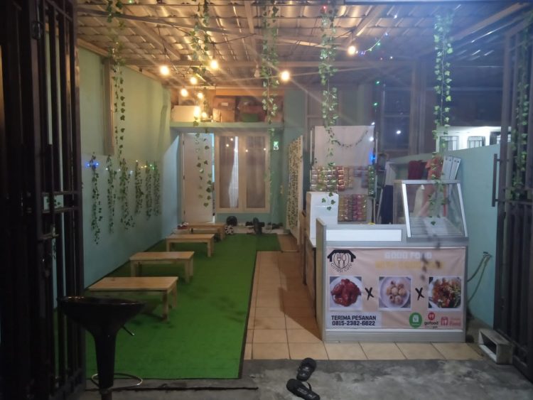 Garasi Cafe Tempat Nongkrong Kekinian