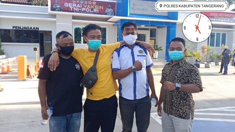 WARTAWAN KORBAN PENGEROYOKAN OLEH OKNUM