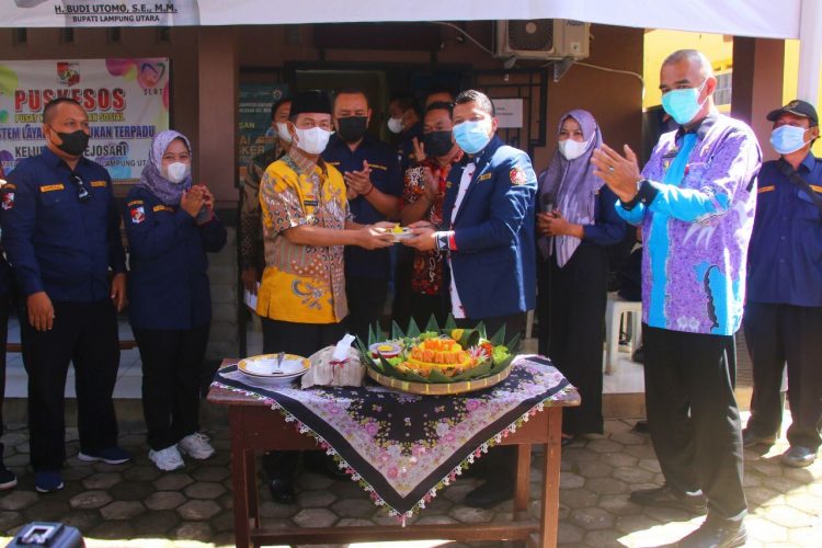 Bupati Lampura H. Budi Utomo S.E., M.M., Hadiri HUT Karang Taruna Ke 61 Dalam rangka Bakti Sosial dan Vaksinisasi Covid-19