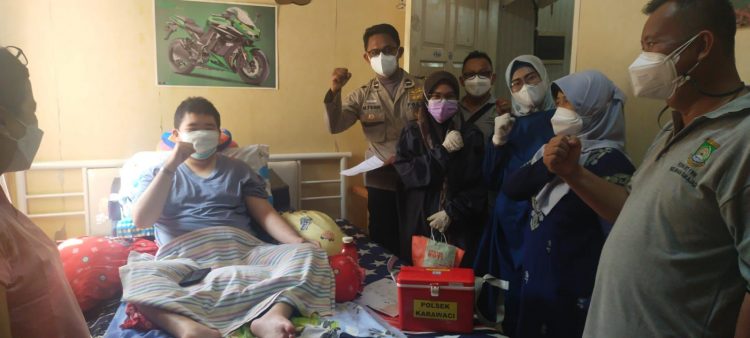 Polsek Karawaci Lakukan Vaksin Delivery Untuk Warga Penyandang Disabilitas