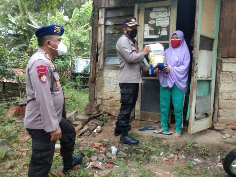 Wujud kepedulian Polri Polres Purwakarta, Ditengah Masyarakat Yang Terkena Bencana