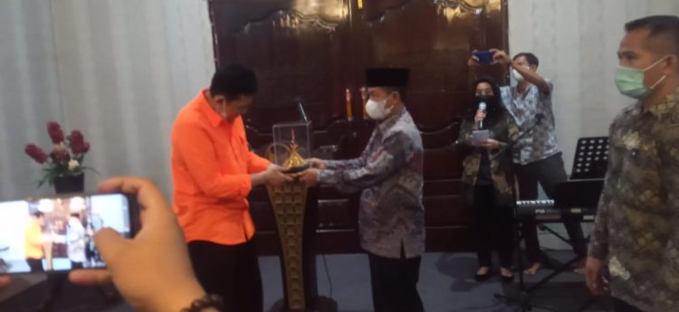 Sultan Sekala Brak Drs. Edward Syah Pernong, S.H., M.H., Merajut silaturahmi ke tokoh adat Lampung Utara
