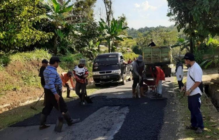DPUBPM Purwakarta Tuntaskan 13,5 Kilometer Peningkatan Jalan