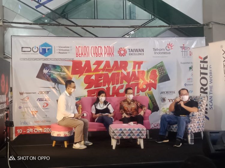 Manajemen Mall Bekasi Cyber Park (BCP) Bersama APTIKNAS Menggelar Bazzar IT di Bulan Oktober