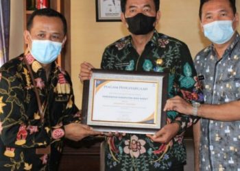 Pemkab Nias Barat Terima Piagam Dari KPPN Gunungsitoli