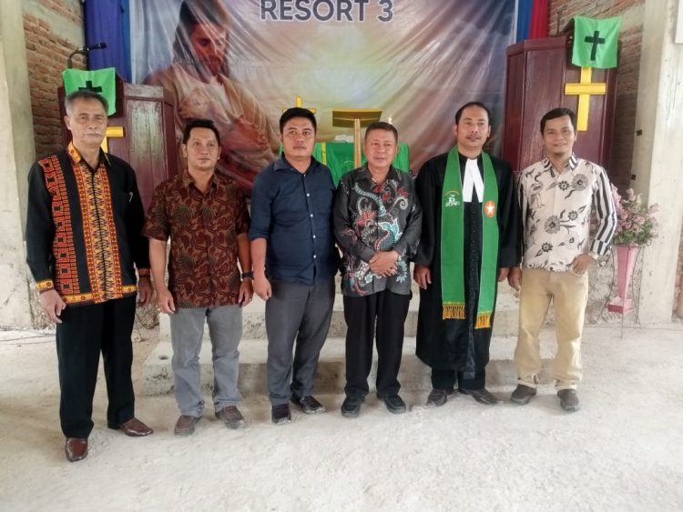 Camat Mau Beribadah Di Gereja BNKP Jemaat Siwalubanua Ma’u