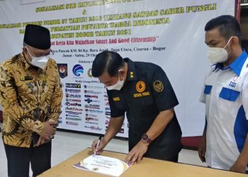 Sekretaris Satgas Saber Pungli Berikan Penghargaan kepada PPWI Kabupaten Bogor