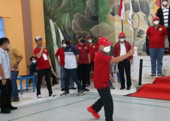 Walikota Gunungsitoli Membuka Secara Resmi Kejuaraan Bulutangkis Kota Gunungsitoli Tahun 2021