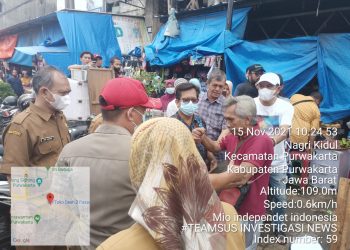 Wakil Ketua komisi lV DPR RI Dedi Mulyadi Tertib kan Para Pedagang Kaki Lima Di Pasar Rebo,yang Melanggar Perda Memakai Jalan Utama