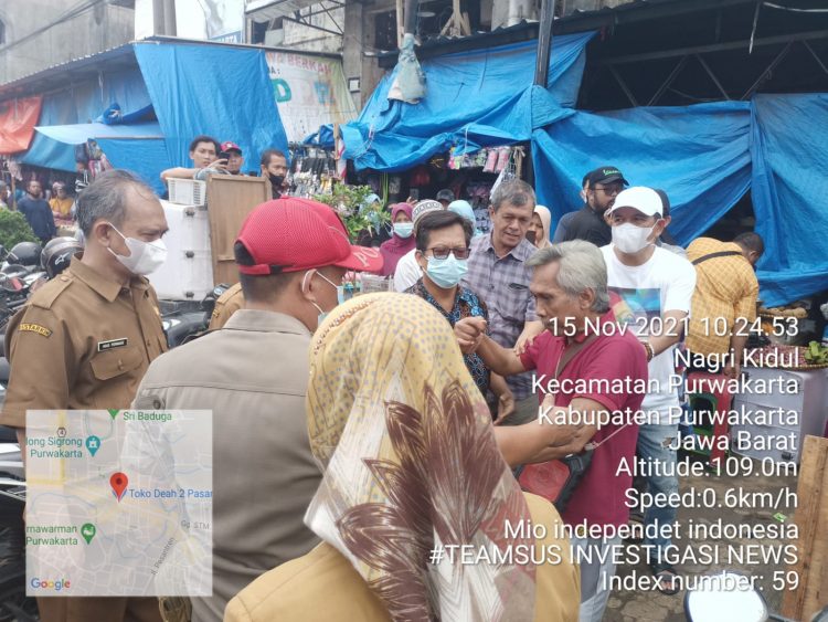 Wakil Ketua komisi lV DPR RI Dedi Mulyadi Tertib kan Para Pedagang Kaki Lima Di Pasar Rebo,yang Melanggar Perda Memakai Jalan Utama