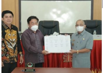 Walikota dan Pimpinan DPRD Tandatangani Persetujuan Bersama Ranperda APBD Kota Gunungsitoli TA 2022
