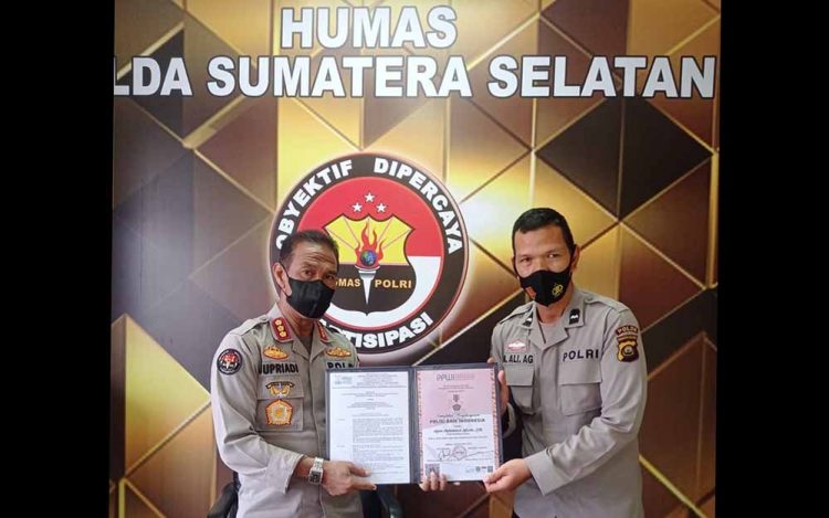 Aipda Muhammad Aliudin Dapatkan Sertifikat Penghargaan Polisi Baik Indonesia dari PPWI
