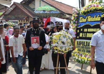 Polres Lebak Memberikan Penghormatan Terahir Kepada Almarhum AKP H. E. Kusroin