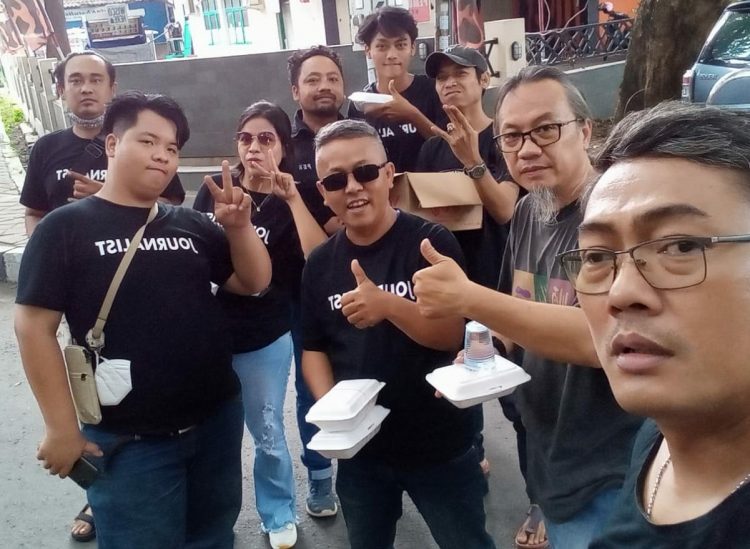 Aksi Nyata PT. DKS Berbagi Paket Makanan dan Santunan