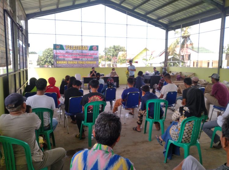 Karang Taruna Tunas Rahaja Kelurahaan Nagri Tengah Gelar Pelatihan Pengolahan Kulit Ikan Air Tawar Menjadi Kerajinan Tangan