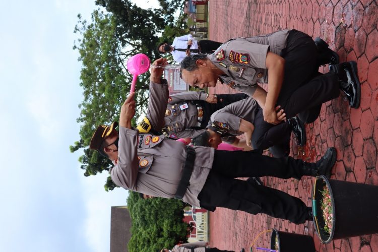 WAKAPOLRES NIAS PIMPIN UPACARA KENAIKAN PANGKAT PERSONIL