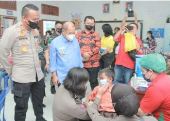 Walikota Bersama Wakil Walikota Gunungsitoli Meninjau Pelaksanaan Vaksinasi Merdeka Anak