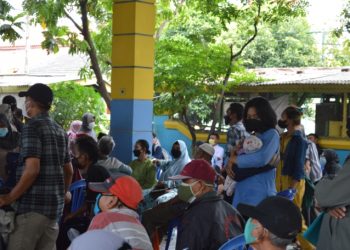 Akibat Kurangnya Sosialisasi Pembagian Kartu Keluarga Sejahtera, Mengakibatkan Menumpuknya Massa