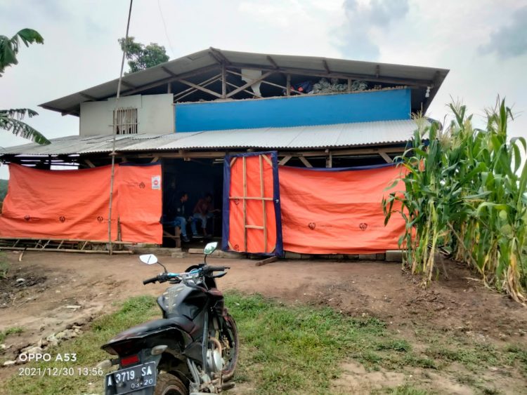 Bangunan Kandang Ayam Di Pasir Kamarang Desa Margajaya Kecamatan Cimarga Diduga Tidak Berizin