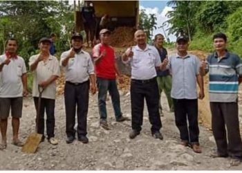 Pemdes Ambukha Laksanakan Gotong-royong Dihadiri Oleh Camat Lōlōfitu Moi