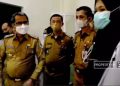 Bupati Nias Tinjau Keadaan Pasien Keracunan Makanan Di Puskesmas Botombawo