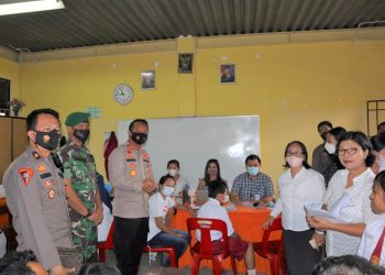 Kapolres Nias tinjau Pelaksanaan Vaksinasi Anak