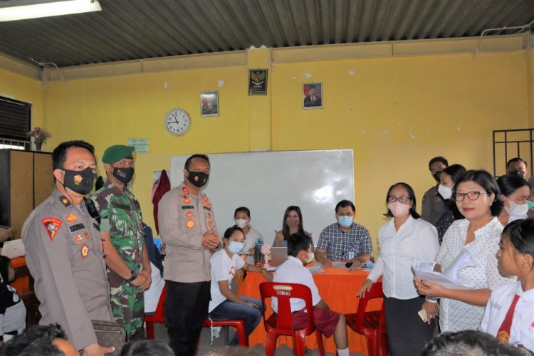 Kapolres Nias tinjau Pelaksanaan Vaksinasi Anak