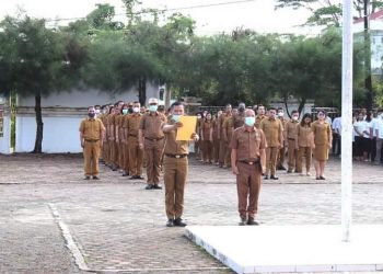 Wabup Nias Barat Bertindak Sebagai Pembina Upacara Pagi Senin