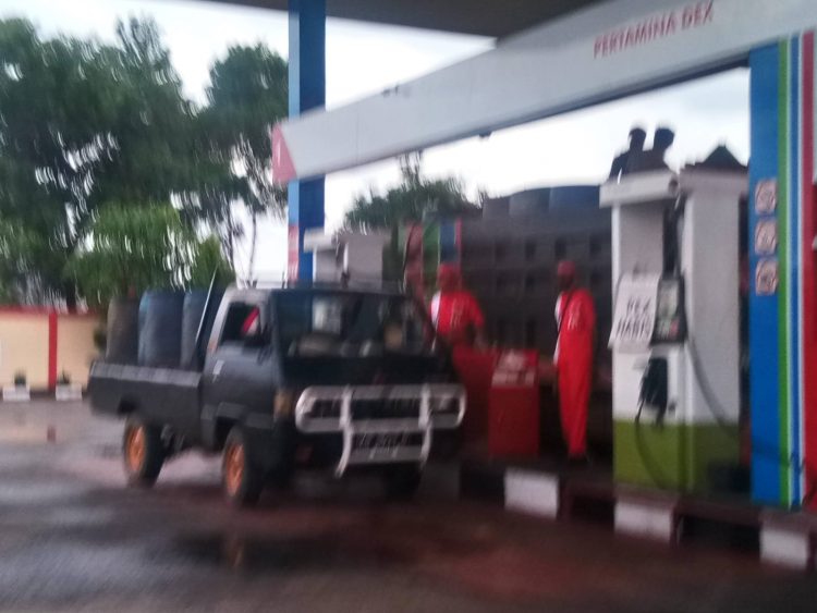 Kapolda KalBar Instruksikan Semua Jajaran Tertibkan Atau tangkap Mafia BBM Di SPBU