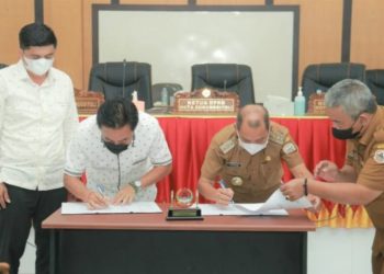 Walikota Gunungsitoli Bersama Pimpinan DPRD Tandatangani Ranperda Tentang Perubahan Kedua Atas Perda Nomor 2 Tahun 2011