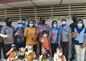 Sekda Nias Barat Dampingi Kapolda Sumut Tinjau Pelaksanaan Vaksinasi Massal Di Sirombu