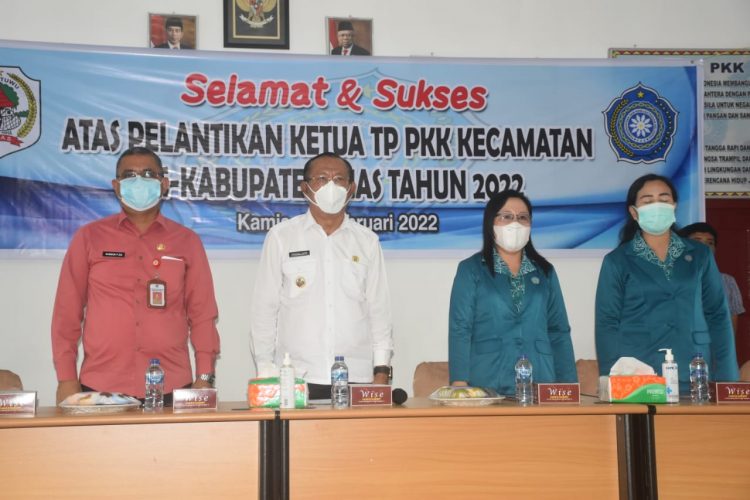 Sekda Nias Dampingi Wakil Bupati Hadiri Pelantikan Ketua TP. PKK Kecamatan Se-Kabupaten Nias