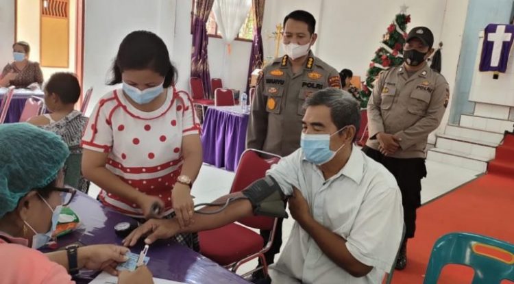 Puskesmas Sirombu Lakukan Vaksinasi Kepada Masyarakat